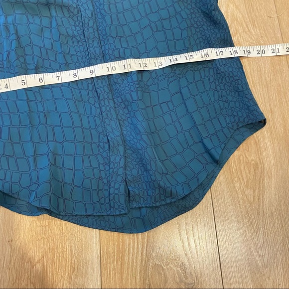 Aritzia T.Babaton Womens Silk Teal Alligator Print Longsleeve Blouse Size Small - Picture 7 of 7